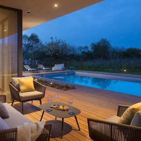 Gaia 1 Villa Gajana